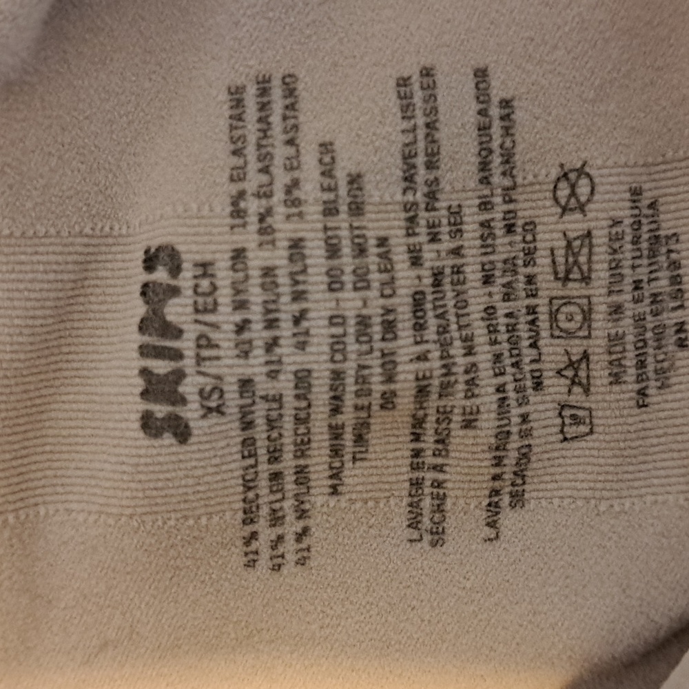 XSMALL     SKIMS STRAPLESS SHORTIE BODYSUIT - Picture 7 of 7